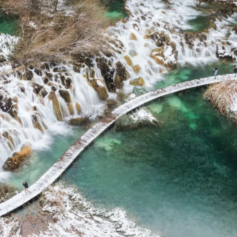 Magia invernale a Plitvice – scopri i Laghi di Plitvice in inverno Magia invernale a Plitvice – scopri i Laghi di Plitvice in inverno