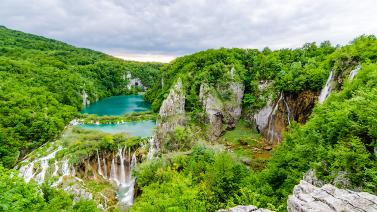 Predivan pogled na Plitvička jezera Predivan pogled na Plitvička jezera